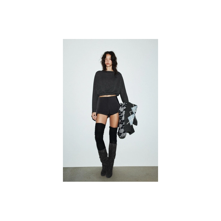 МЯГКИЙ СВИТЕР С ДЛИННЫМИ РУКАВАМИ