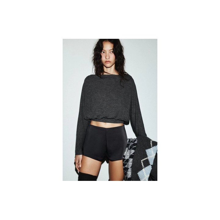 МЯГКИЙ СВИТЕР С ДЛИННЫМИ РУКАВАМИ