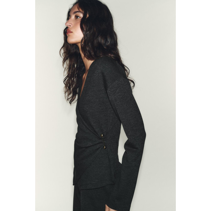 ТОП С БРОШЬЮ СБОКУ