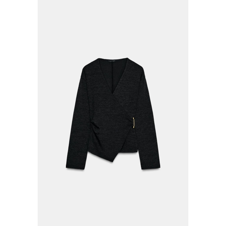 ТОП С БРОШЬЮ СБОКУ