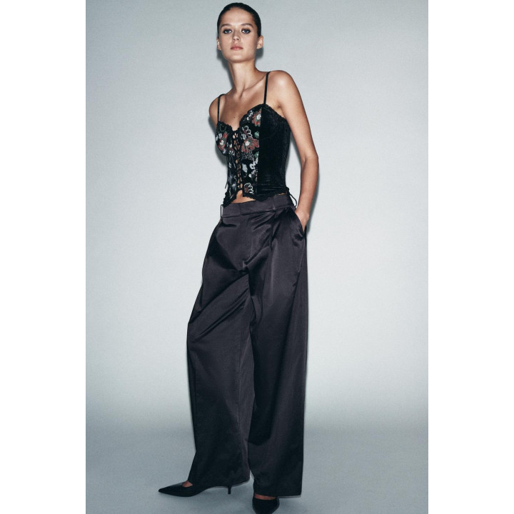 Вышитый бархатный корсет