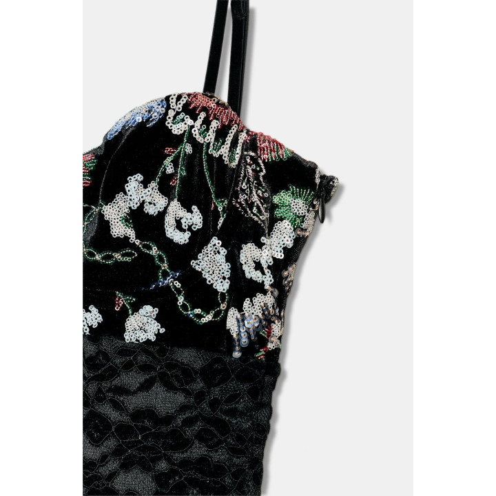 ПЛАТЬЕ С ВЫШИВКОЙ И КРУЖЕВОМ