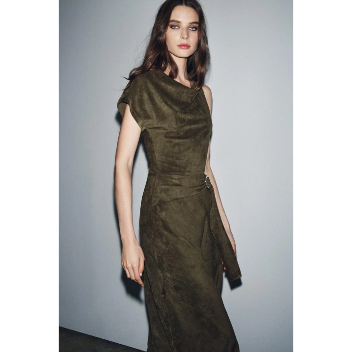 АСИММЕТРИЧНОЕ ПЛАТЬЕ ИЗ ИСКУССТВЕННОЙ ЗАМШИ