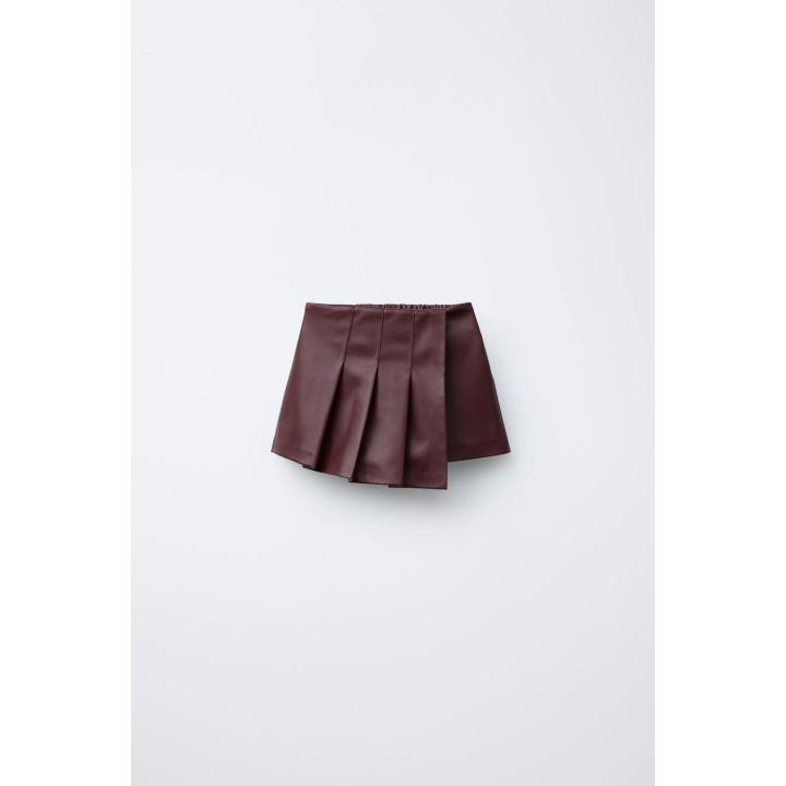 ЮБКА-ШОРТЫ ИЗ ИСКУССТВЕННОЙ КОЖИ СО СКЛАДКАМИ