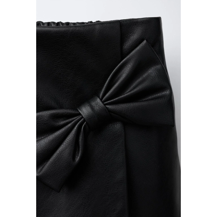Бермуды-юбка из искусственной кожи с деталью на завязке