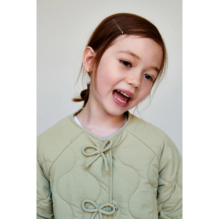 СТЕГАНАЯ КУРТКА С ЛЕНТАМИ