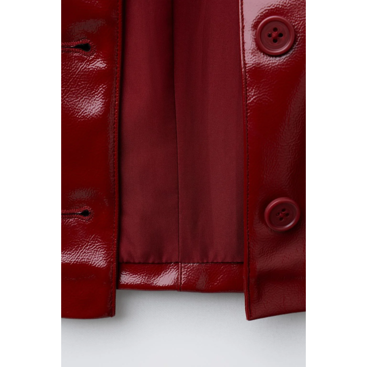 КУРТКА С ЛАКИРОВАННЫМ ЭФФЕКТОМ