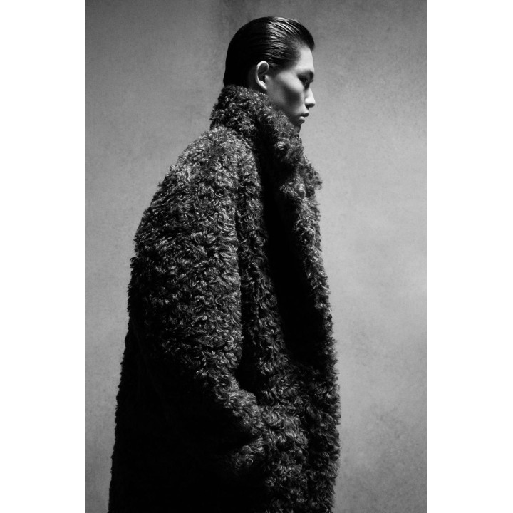 Пальто в кожаном стиле с двусторонним эффектом ludovic de saint sernin x zara