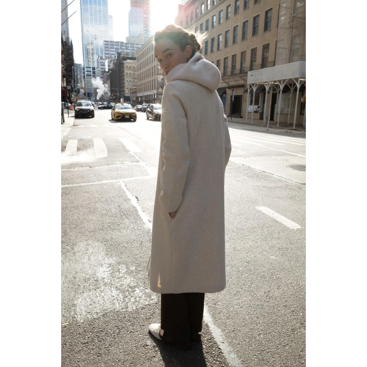 ПАЛЬТО ИЗ МЯГКОЙ ТКАНИ С КАПЮШОНОМ