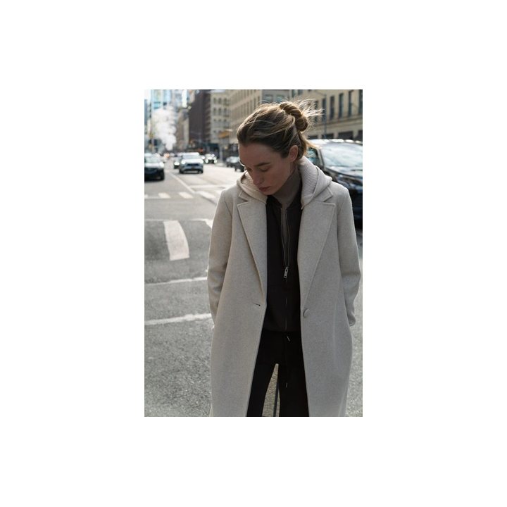 ПАЛЬТО ИЗ МЯГКОЙ ТКАНИ С КАПЮШОНОМ