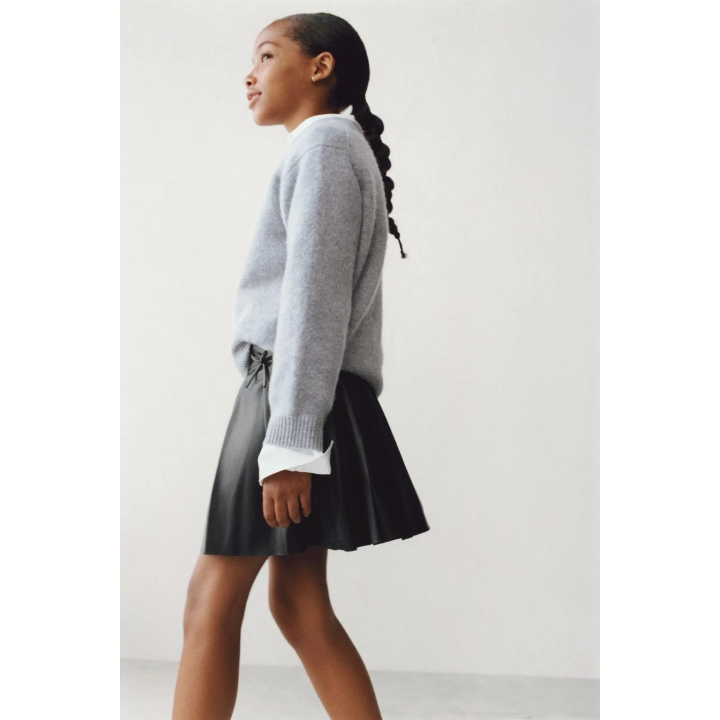 ЮБКА В СКЛАДКУ ИЗ ИСКУССТВЕННОЙ КОЖИ С БАНТАМИ