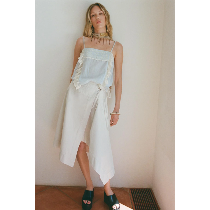 ТОП С ВЫШИВКОЙ НА БРЕТЕЛЯХ