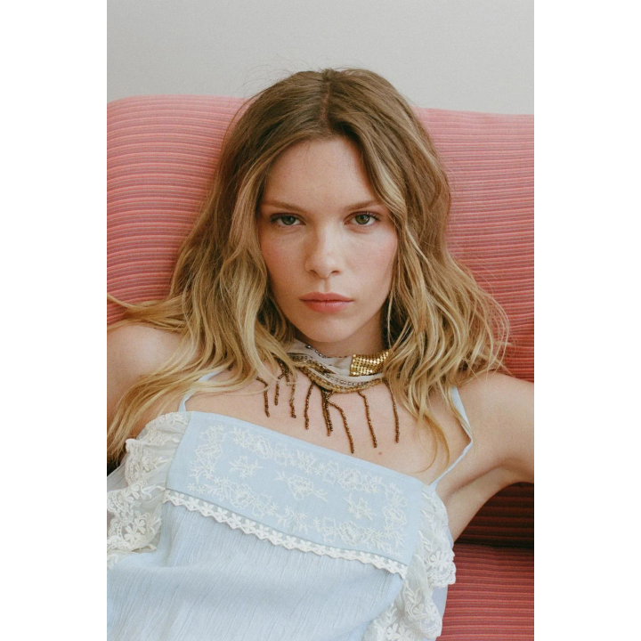 ТОП С ВЫШИВКОЙ НА БРЕТЕЛЯХ