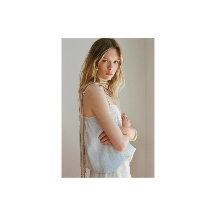 ТОП С ВЫШИВКОЙ НА БРЕТЕЛЯХ