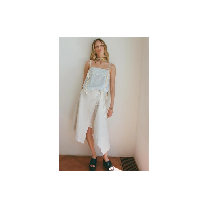 ТОП С ВЫШИВКОЙ НА БРЕТЕЛЯХ