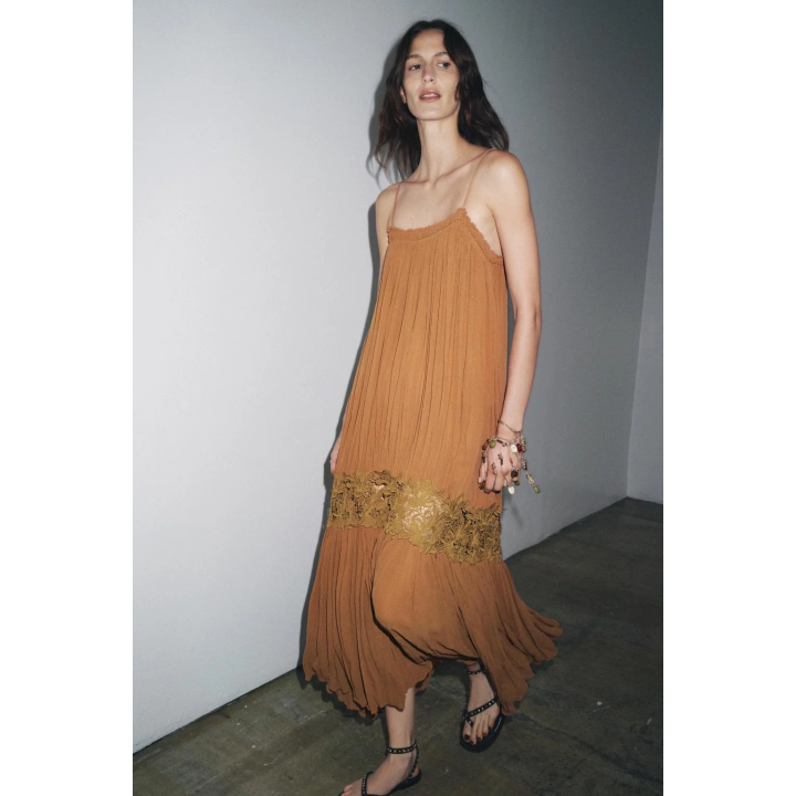 ЖАТОЕ ПЛАТЬЕ С ВЫШИВКОЙ — ZW COLLECTION