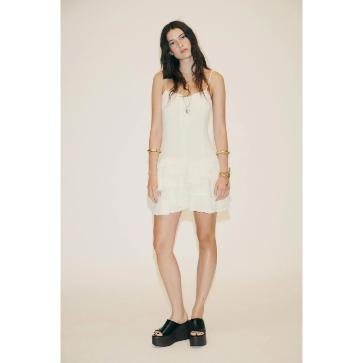 КОРОТКОЕ ПЛАТЬЕ ИЗ ГАЗА С ВОЛАНАМИ