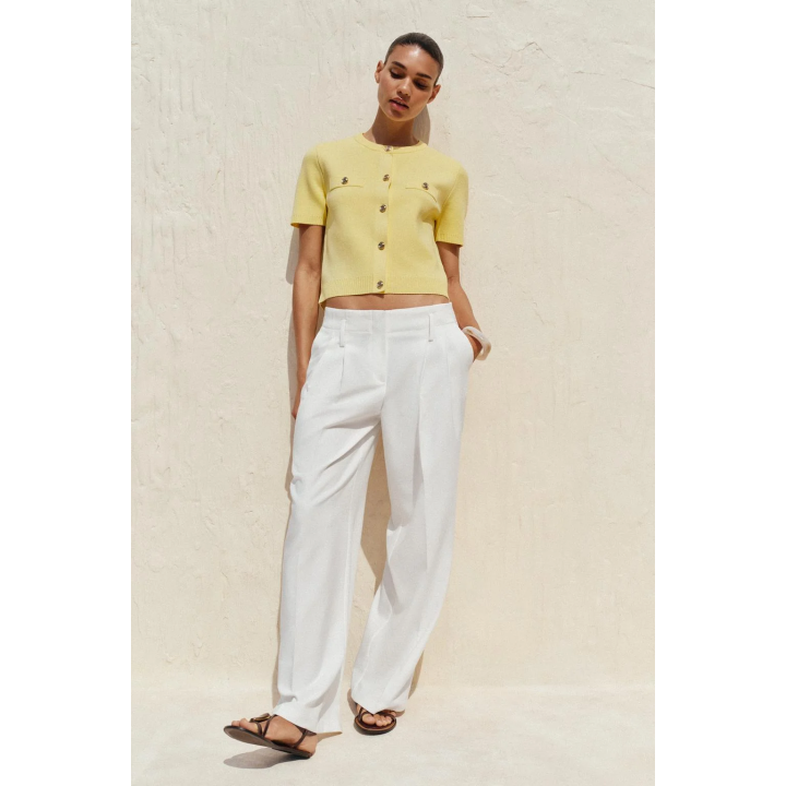 ТРИКОТАЖНЫЙ ТОП С КОРОТКИМИ РУКАВАМИ И ВЫШИВКОЙ