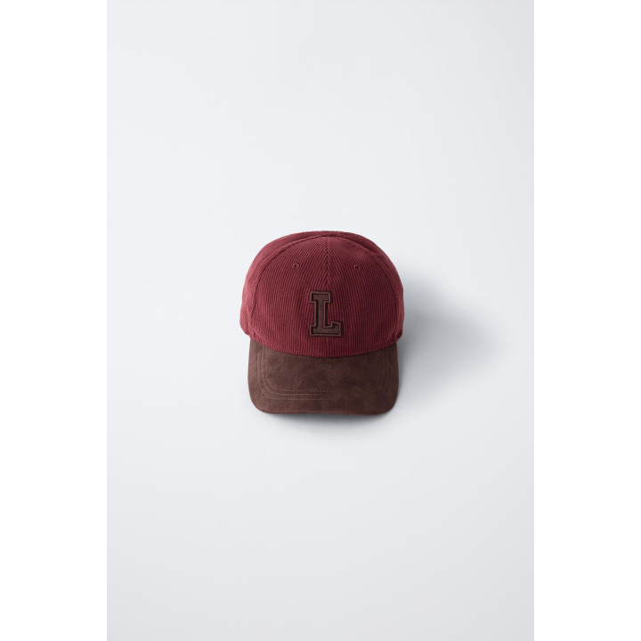 Бейсболка из вельвета с инициалом