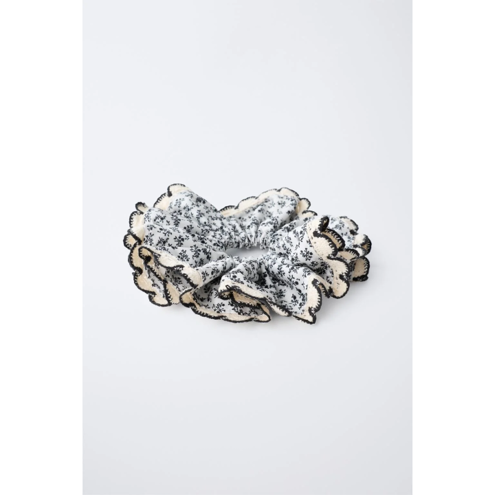 БОЛЬШАЯ РЕЗИНКА ДЛЯ ВОЛОС С ЦВЕТАМИ И КРУЖЕВОМ КРОШЕ