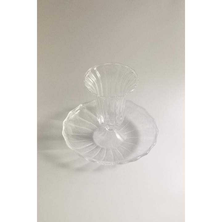 Свечдержатель из прозрачного стекла