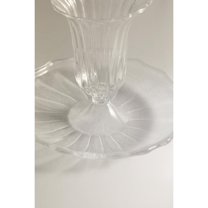 Свечдержатель из прозрачного стекла