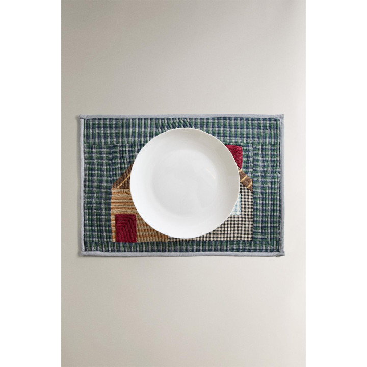 Подставка для посуды домик с лоскутным дизайном