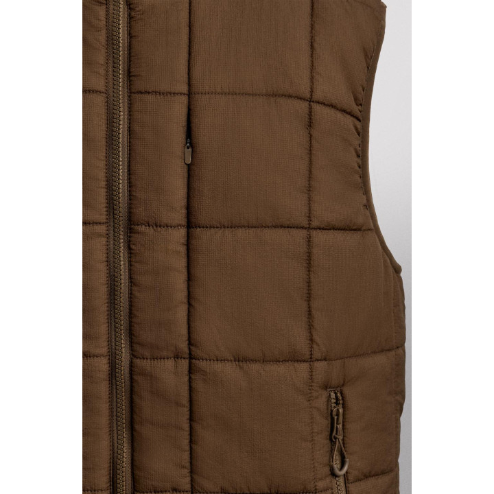 УТЕПЛЕННЫЙ ЖИЛЕТ ИЗ ВЫСОКОТЕХНОЛОГИЧНОЙ ТКАНИ