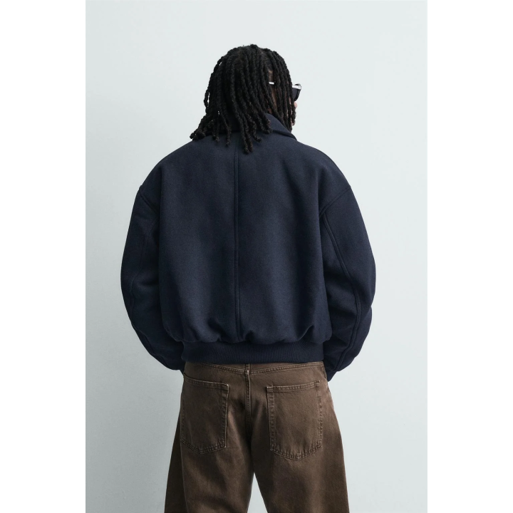 УКОРОЧЕННАЯ КУРТКА ИЗ СТЕГАНОЙ ТКАНИ