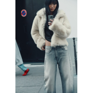 КОРОТКОЕ ПАЛЬТО ИЗ ИСКУССТВЕННОГО МЕХА С ЗАСТЕЖКАМИ-ТОГГЛ