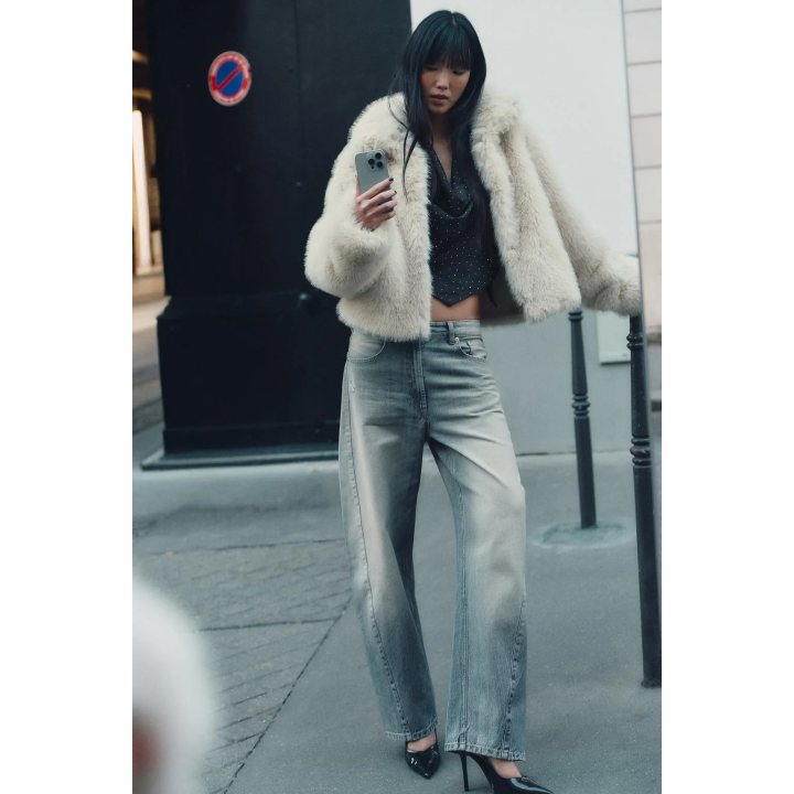 КОРОТКОЕ ПАЛЬТО ИЗ ИСКУССТВЕННОГО МЕХА С ЗАСТЕЖКАМИ-ТОГГЛ