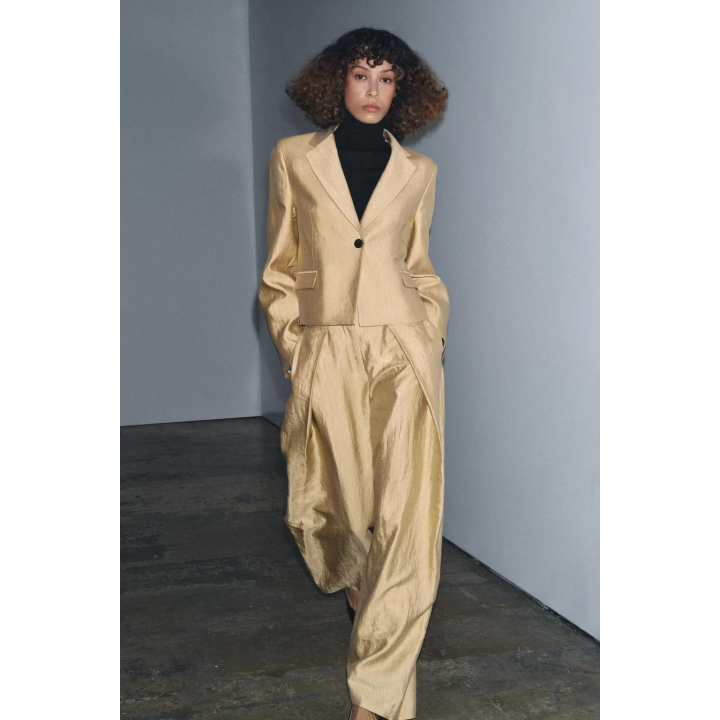 УКОРОЧЕННЫЙ БЛЕЙЗЕР ИЗ ТКАНИ С МЕТАЛЛИЧЕСКИМ БЛЕСКОМ — ZW COLLECTION