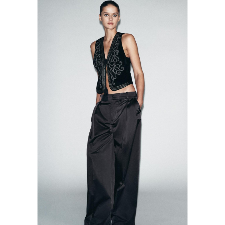 Жилет из вельвета с вышивкой zw collection