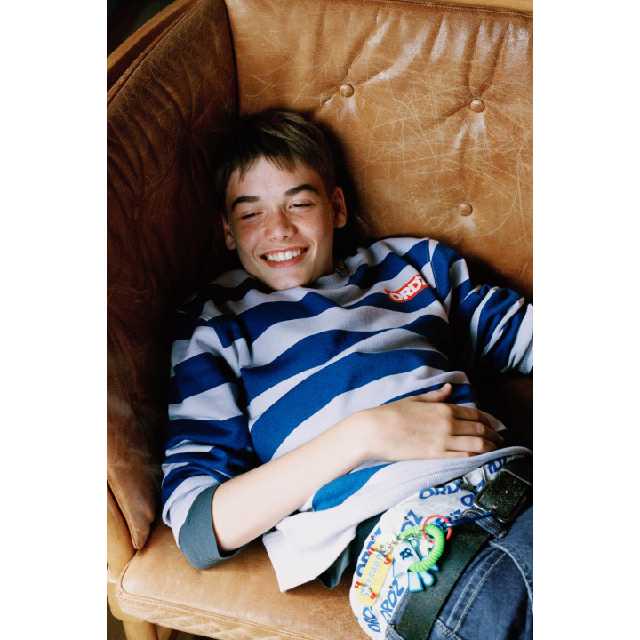 ТОЛСТОВКА В ПОЛОСКУ С ТЕКСТОМ