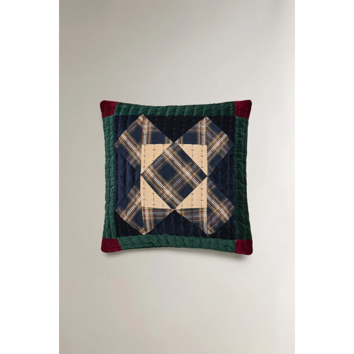 Чехол для подушки с нашивками креста