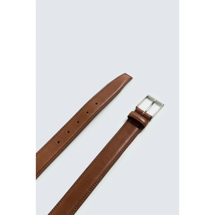 КОЖАНЫЙ РЕМЕНЬ С ДЕКОРАТИВНОЙ СТРОЧКОЙ