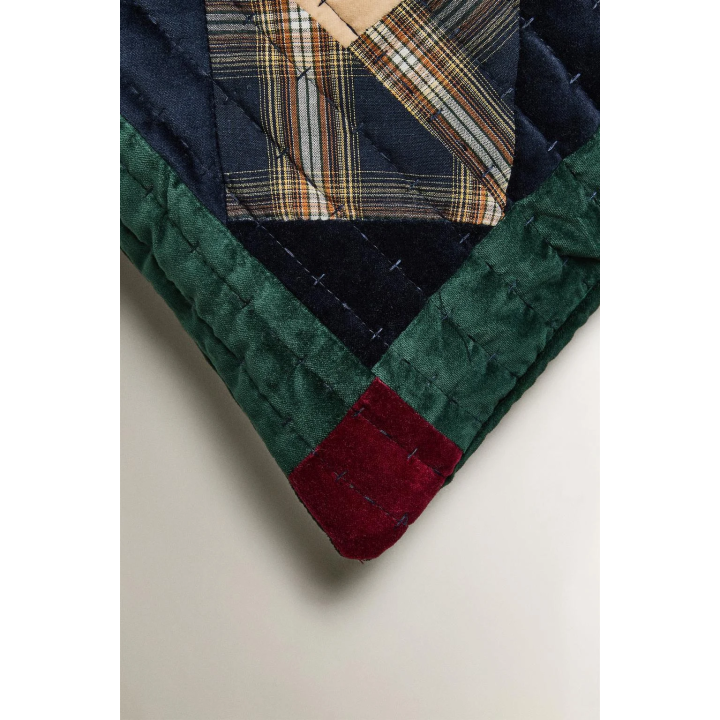 Чехол для подушки с нашивками креста