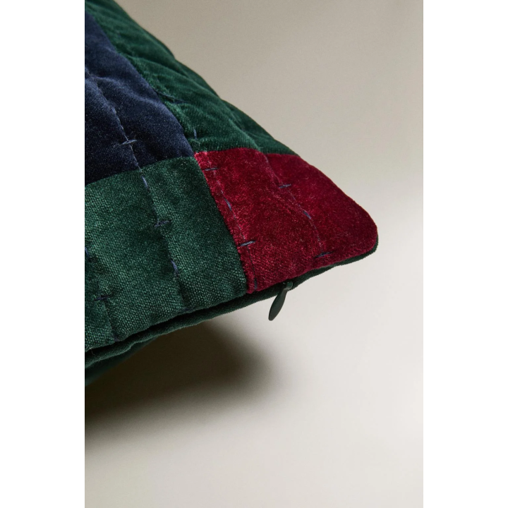 Чехол для подушки с нашивками креста