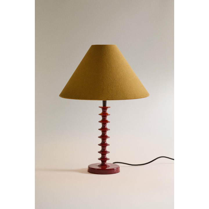 Металлическая настольная лампа