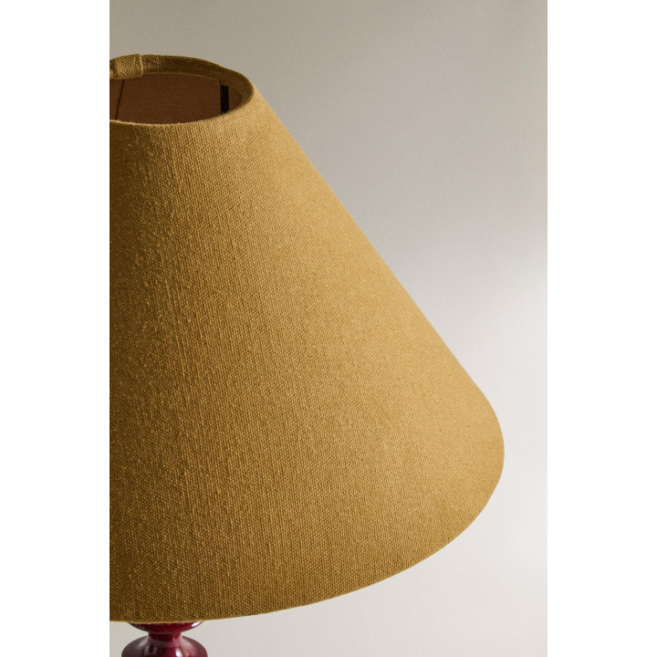 Металлическая настольная лампа