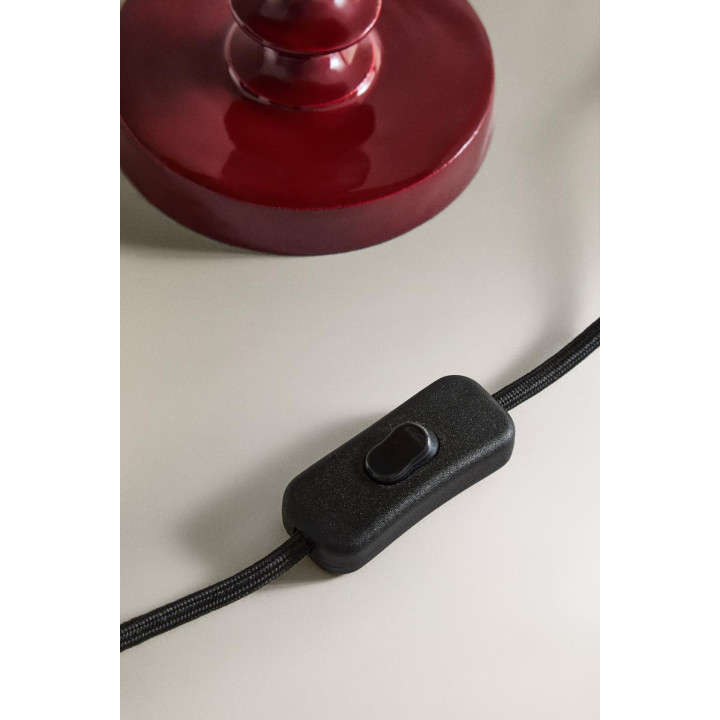 Металлическая настольная лампа