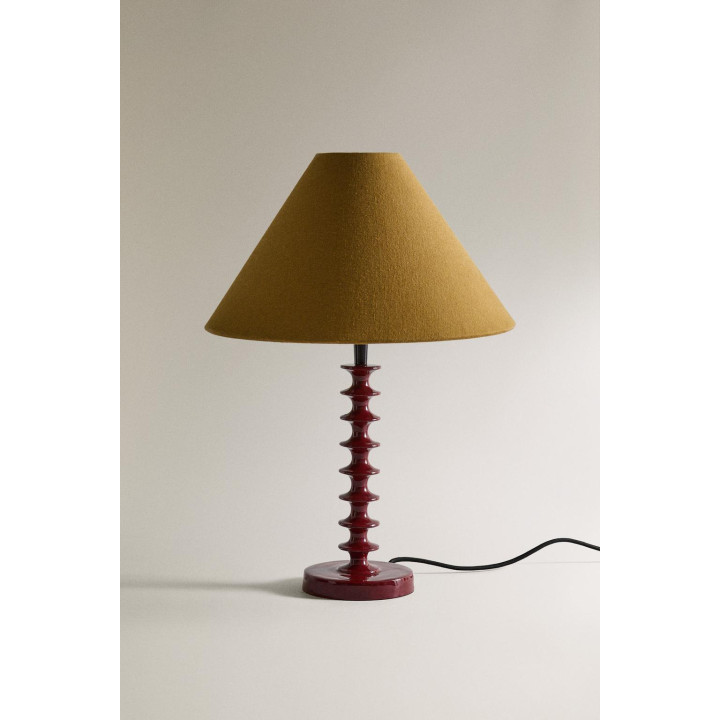 Металлическая настольная лампа