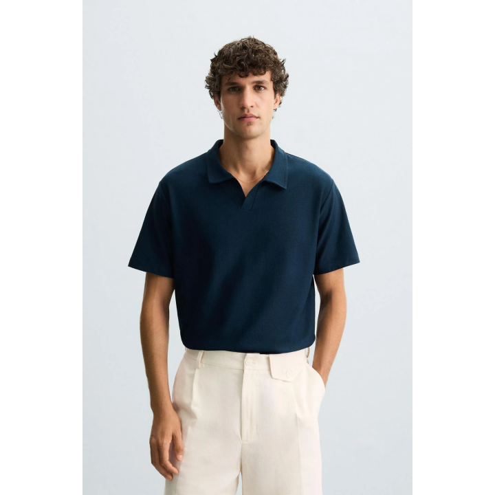 ПОЛО С РЕЛЬЕФНЫМ РИСУНКОМ