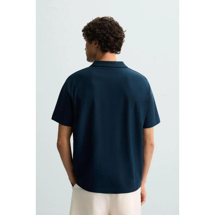 ПОЛО С РЕЛЬЕФНЫМ РИСУНКОМ