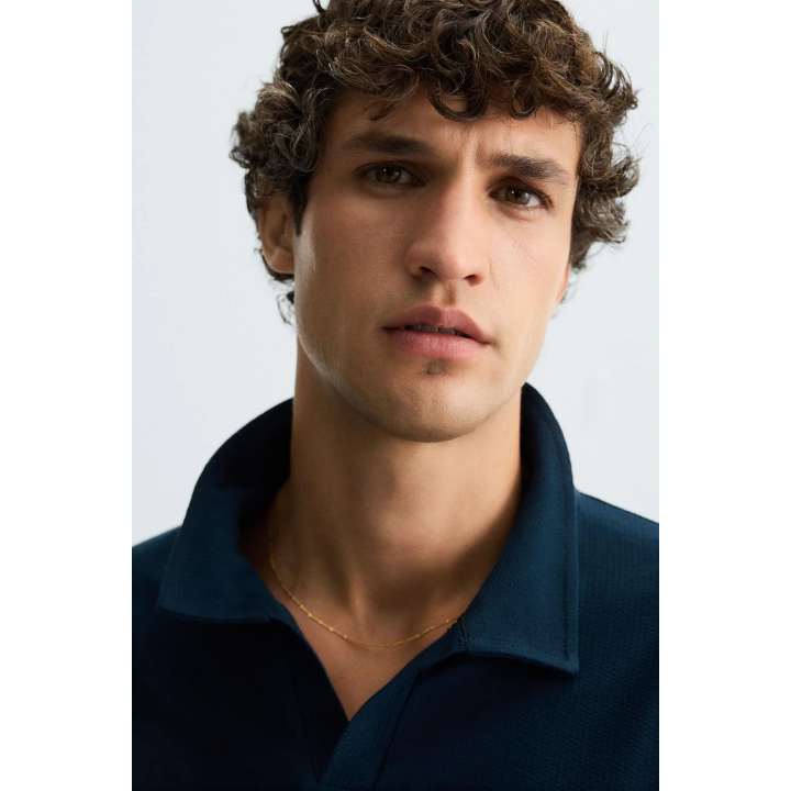 ПОЛО С РЕЛЬЕФНЫМ РИСУНКОМ