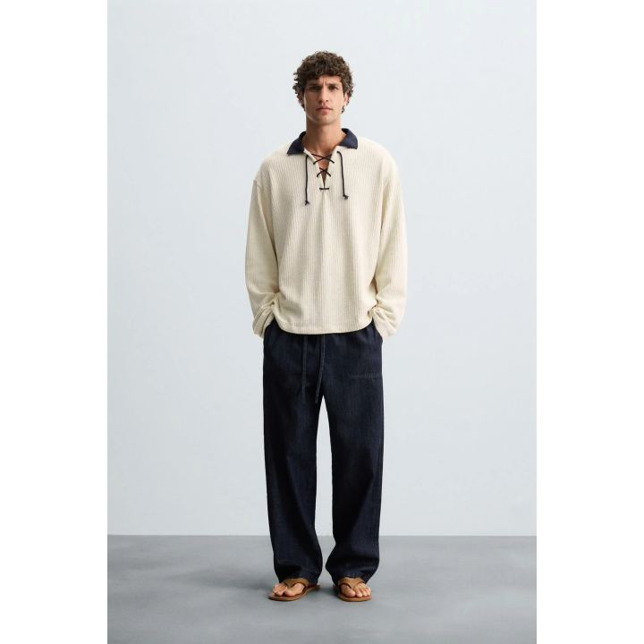 ТОЛСТОВКА С РЕЛЬЕФНЫМ УЗОРОМ И ШНУРКОМ