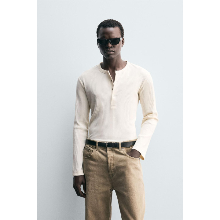 ФУТБОЛКА С ВОРОТНИКОМ НА ПУГОВИЦАХ ИЗ РЕЛЬЕФНОЙ ТКАНИ