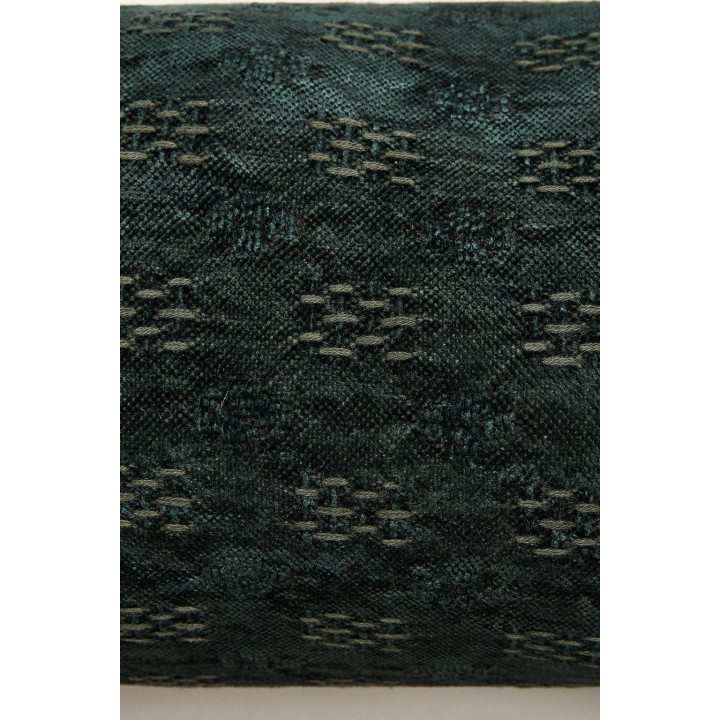 Декоративная валик-подушка с жаккардовым узором