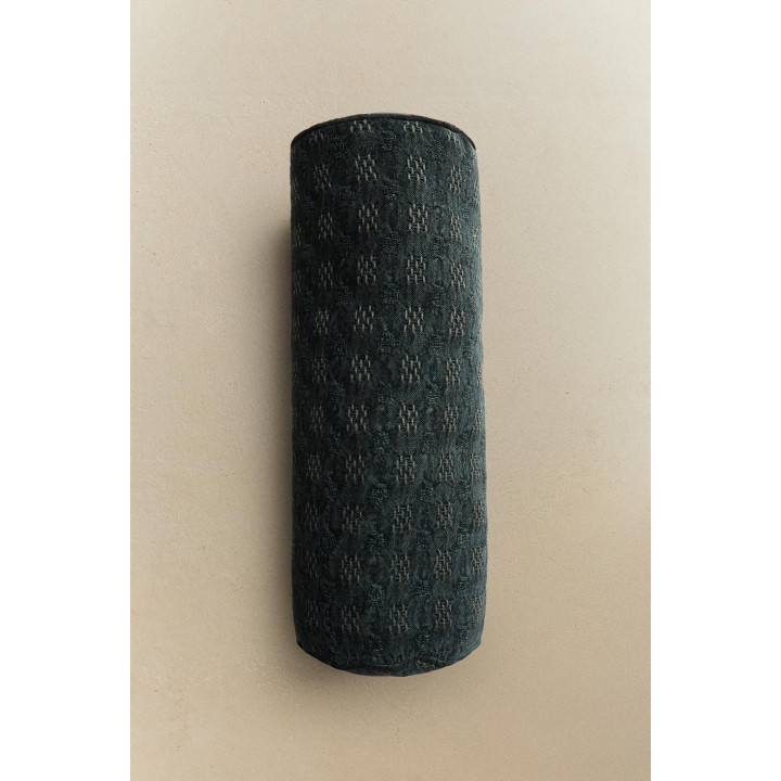 Декоративная валик-подушка с жаккардовым узором