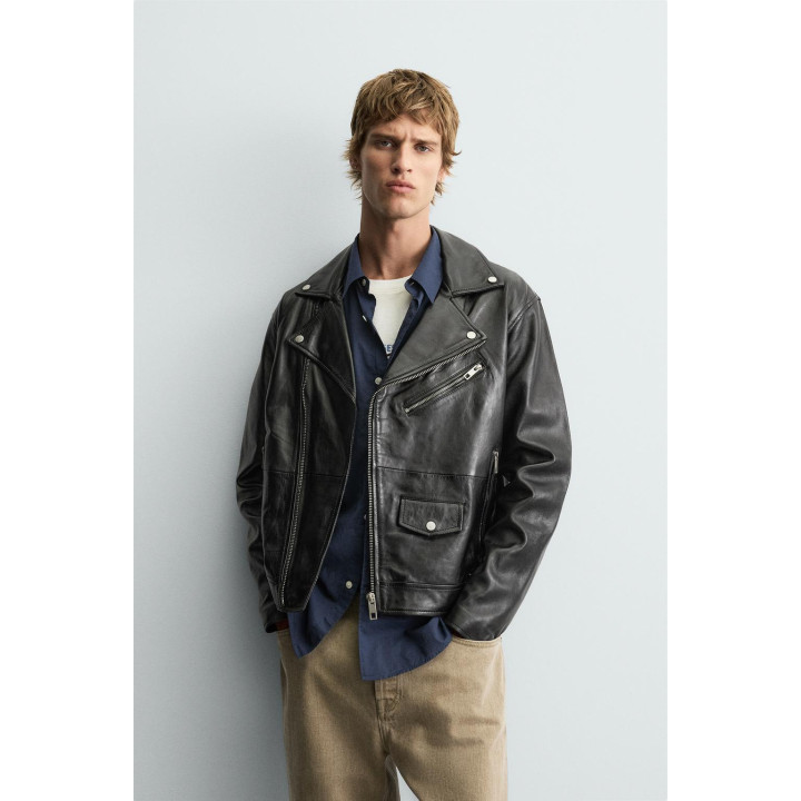 КОЖАНАЯ КУРТКА В БАЙКЕРСКОМ СТИЛЕ